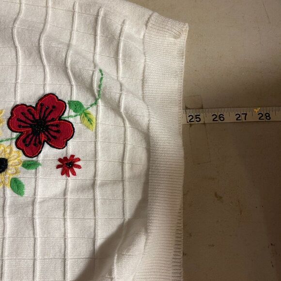 Vintage Alfred Dunner Floral Embroidered Short Sleeve Sweater - Size M - Picture 8 of 8